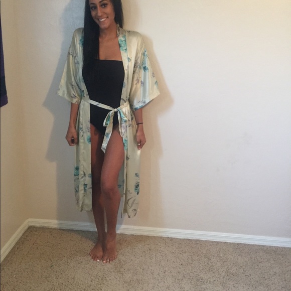 Kimono like cover up. - Picture 6 of 8